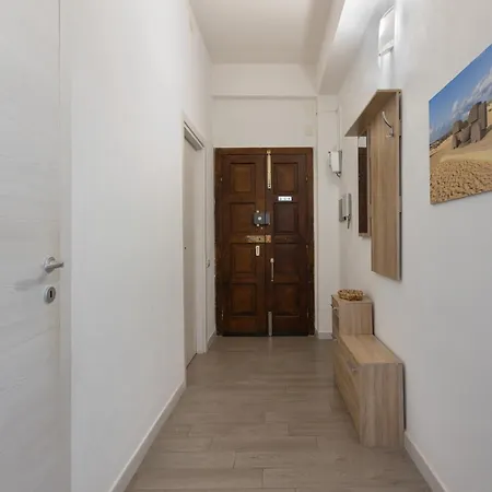 Guesthost - Roby's *