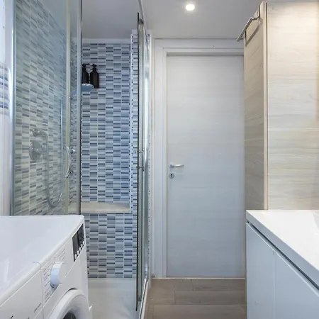 Guesthost - Roby's アパート *