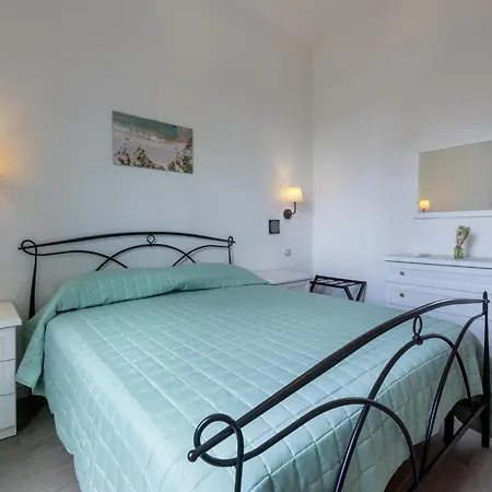 Guesthost - Roby's カリアリ