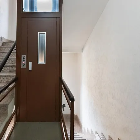 Guesthost - Roby's Appartement *